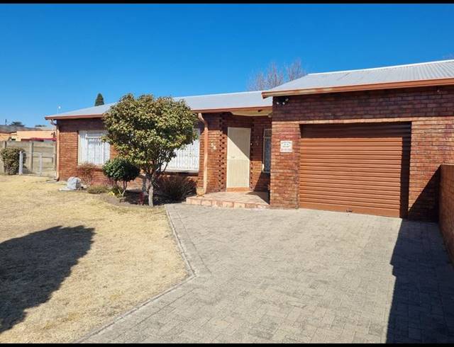 2 BEDROOM TOWNHOUSE FOR SALE IN MEYERVILLE